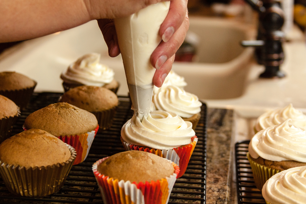 add frosting to dry cupcakes